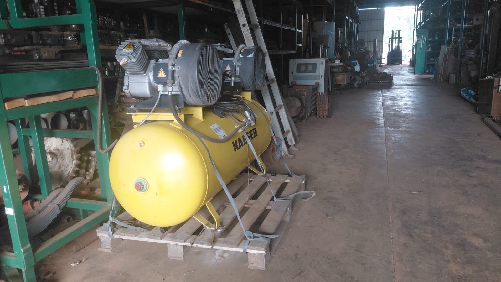 Compresor Kaeser KC 400 + Tanque de Aire 350 L – 2,40 kW – 10 bar - Imagen 3
